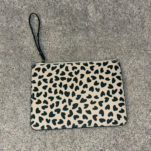 VENUS Handbags - NWOT dainty greenand cream/white leather wristlet!